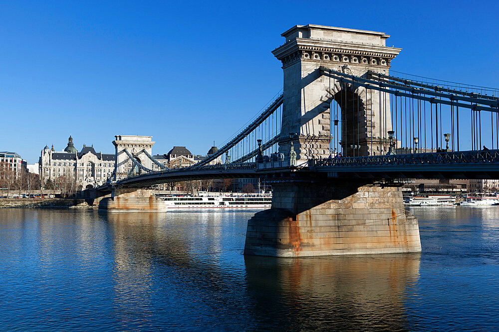 Chain Bridge and Danube River, UNESCO World Heritage Site, Budapest, Hungary, Europe