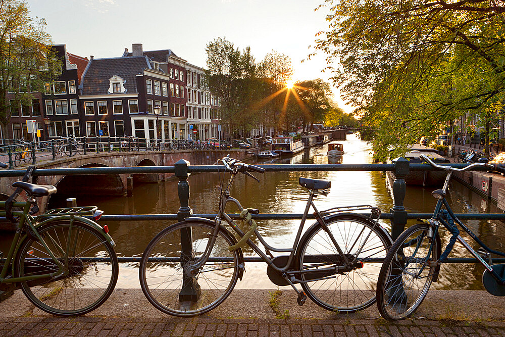 Brouwersgracht and bicycles, Amsterdam, North Holland, Netherlands, Europe