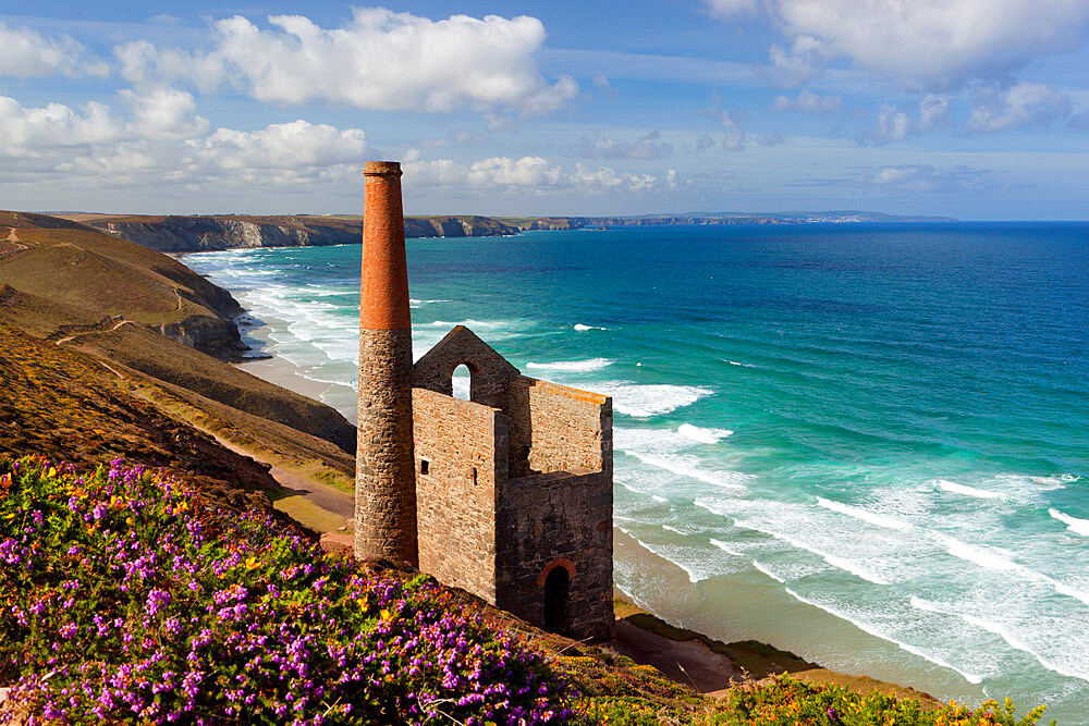 Ruins of Wheal Coates Tin Mine engine house, near St Agnes, Cornwall, England