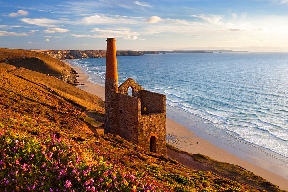 Ruins of Wheal Coates Tin Mine engine house, near St Agnes, Cornwall, England