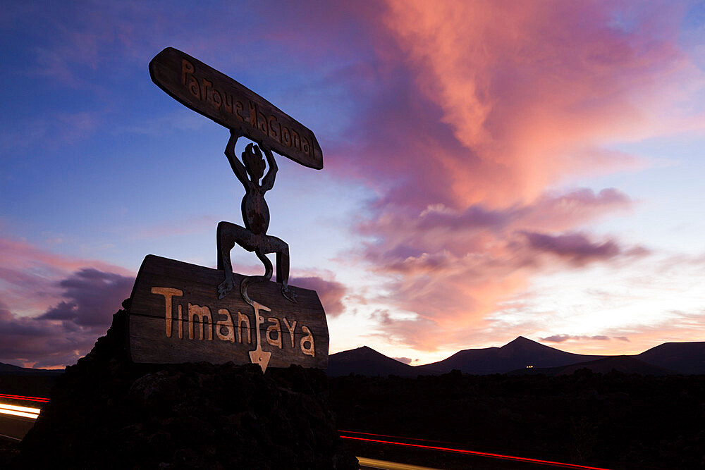 Devil logo and volcanoes, Parque Nacional de Timanfaya (Timanfaya National Park), near Yaiza, Lanzarote, Canary Islands, Spain