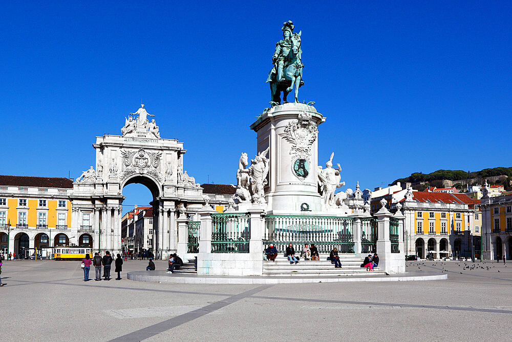 Praca do Comercio with equestrian statue of Dom Jose and Arco da Rua Augusta, Baixa, Lisbon, Portugal, Europe