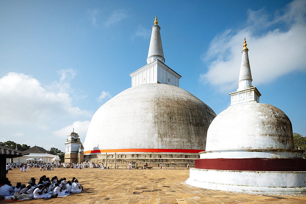 Ruwanweli Saya Dagoba (Golden Sand Stupa), Anuradhapura, UNESCO World Heritage Site, North Central Province, Sri Lanka, Asia