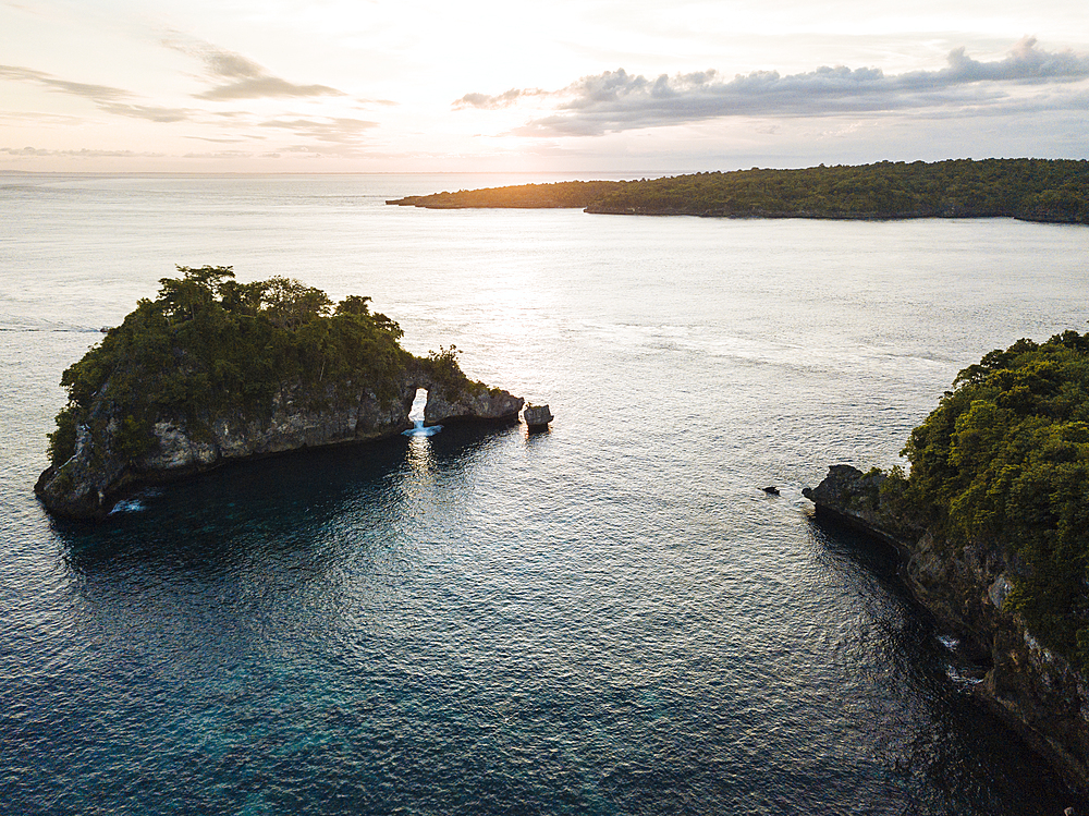 Crystal Bay at sunset, Nusa Penida, Bali, Indonesia, Southeast Asia, Asia