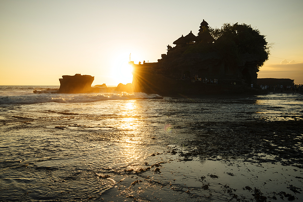 Sunset at Tanah Lot Temple, Bali, Indonesia, Southeast Asia, Asia