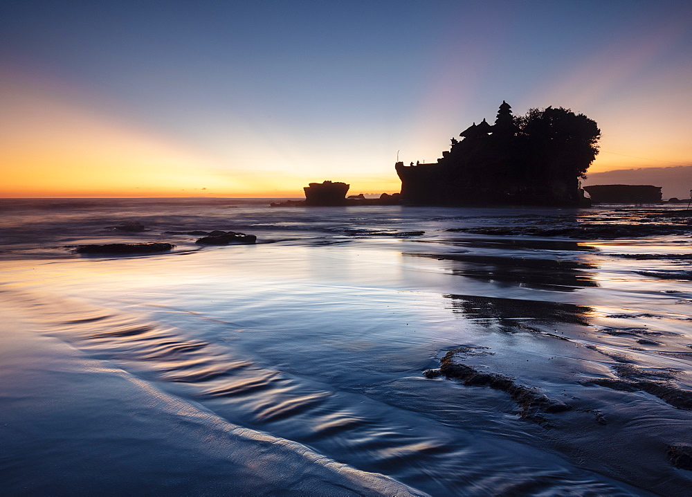 Twilight at Tanah Lot Temple, Bali, Indonesia, Southeast Asia, Asia