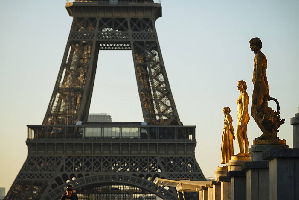 Palais de Chaillot and Eiffel Tower, Paris, Ile-de-France, France, Europe