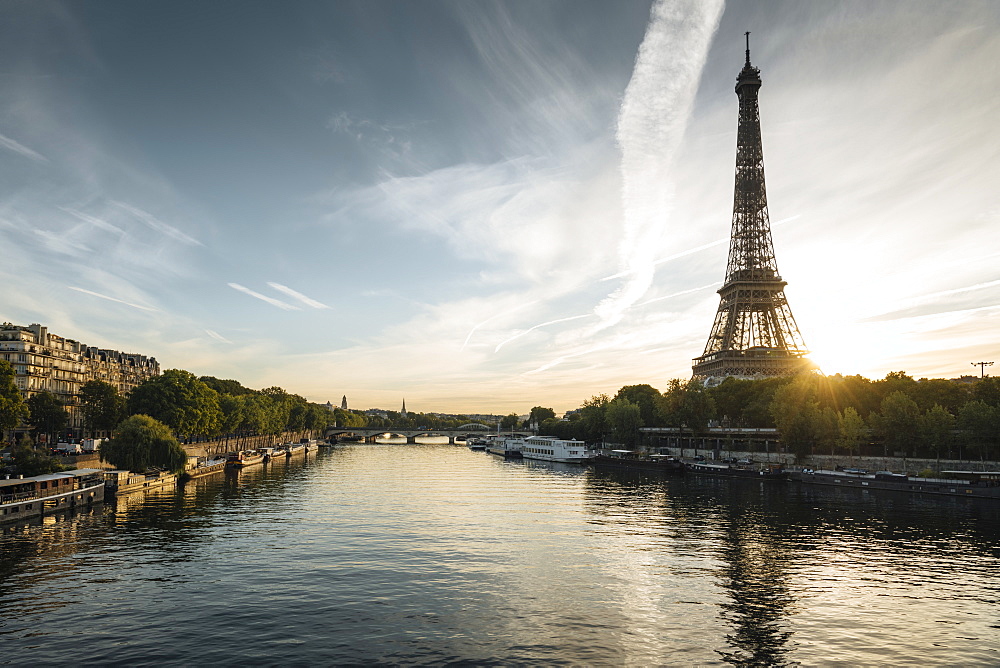 Eiffel Tower and River Seine at dawn, Paris, Ile-de-France, France, Europe