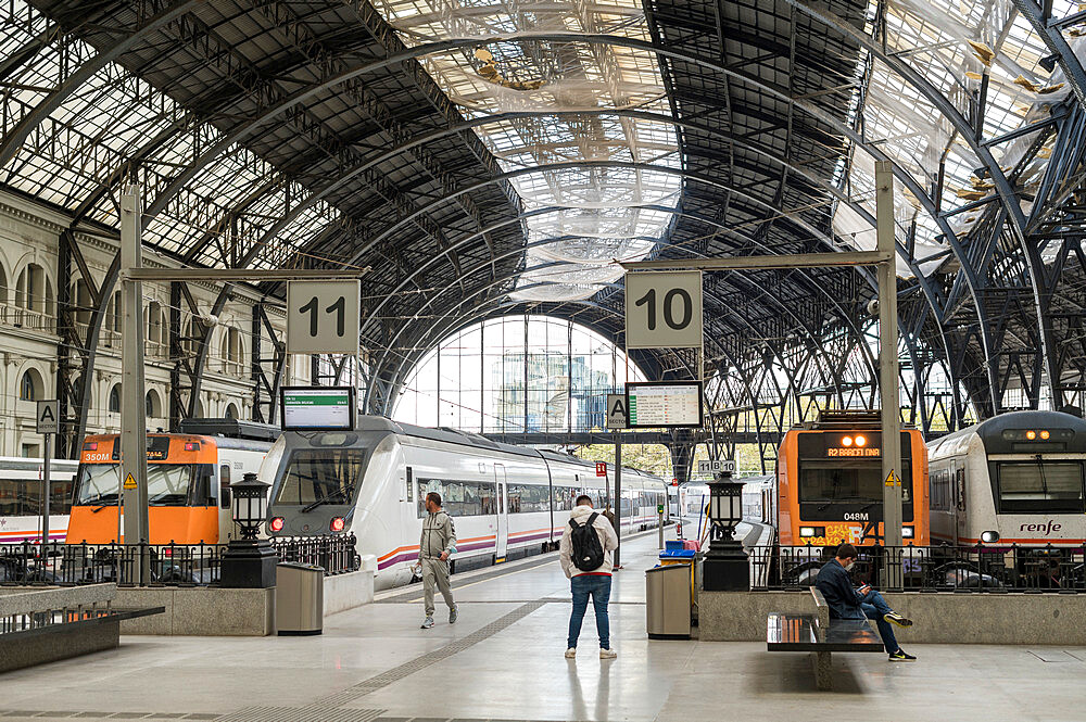 Interior of France Railway Station (Estacion de Francia), Barcelona, Catalonia, Spain, Europe