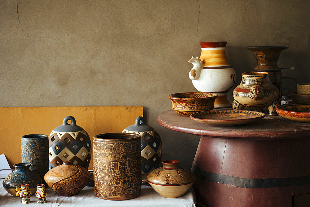 Pottery on display, San Juan de Oriente, Maseta Central, Nicaragua, Central America