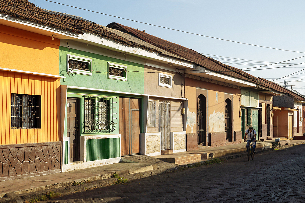 Street scene, Leon, Leon Department, Nicaragua, Central America