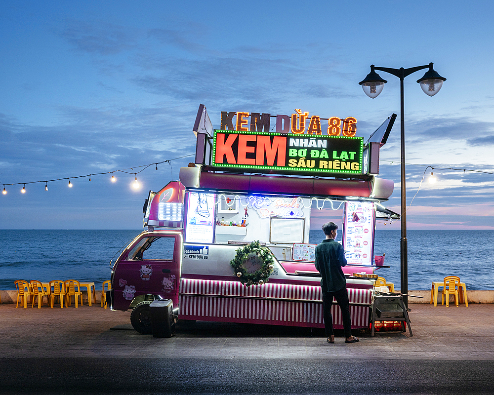 Taekaway food stalls at night, Mũi Né, Bình Thuận Province, Vietnam