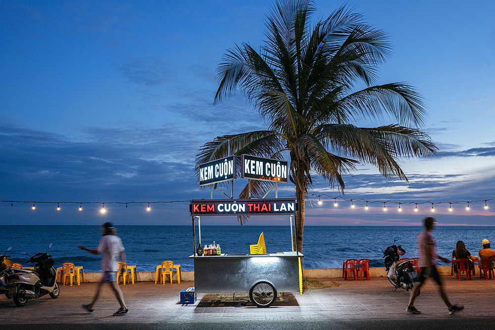 Taekaway food stalls at night, Mũi Né, Bình Thuận Province, Vietnam