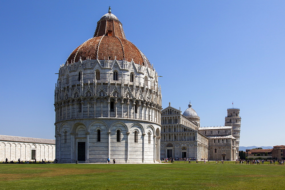 The Baptistery, Duomo and Leaning Tower, Piazza dei Miracoli, UNESCO World Heritage Site, Pisa, Tuscany, Italy, Europe