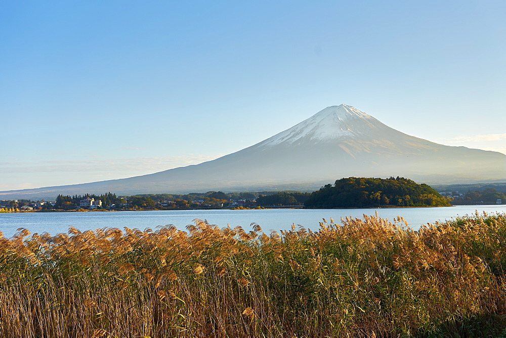 Mount Fuji, UNESCO World Heritage Site, and Lake Kawaguchiko with clear blue skies, Yamanashi Prefecture, Honshu, Japan, Asia