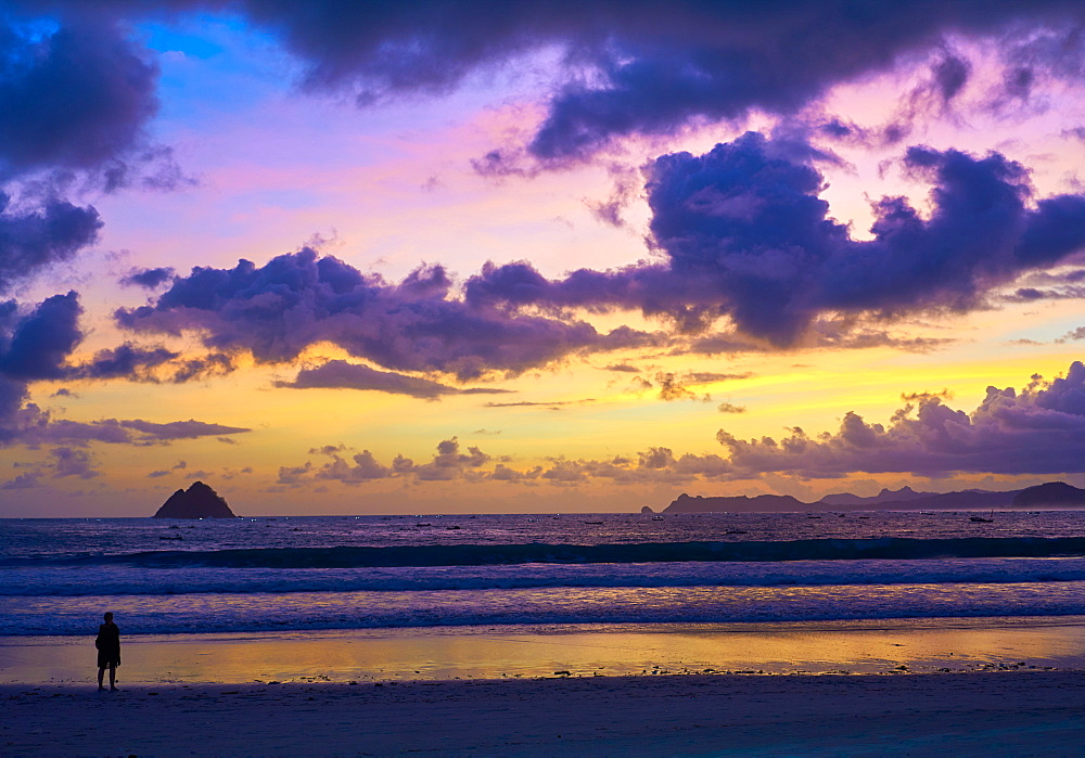 Amazing twilight on Selong Belanak Beach, Lombok, Indonesia, Southeast Asia, Asia