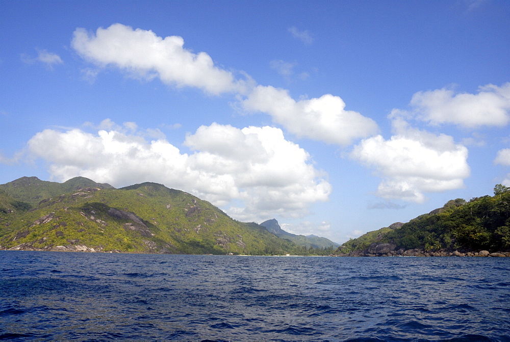 Granite and plam trees, coastal scenery, Baie Ternay Marine Park, Mahe, Seychelles, Indian Ocean