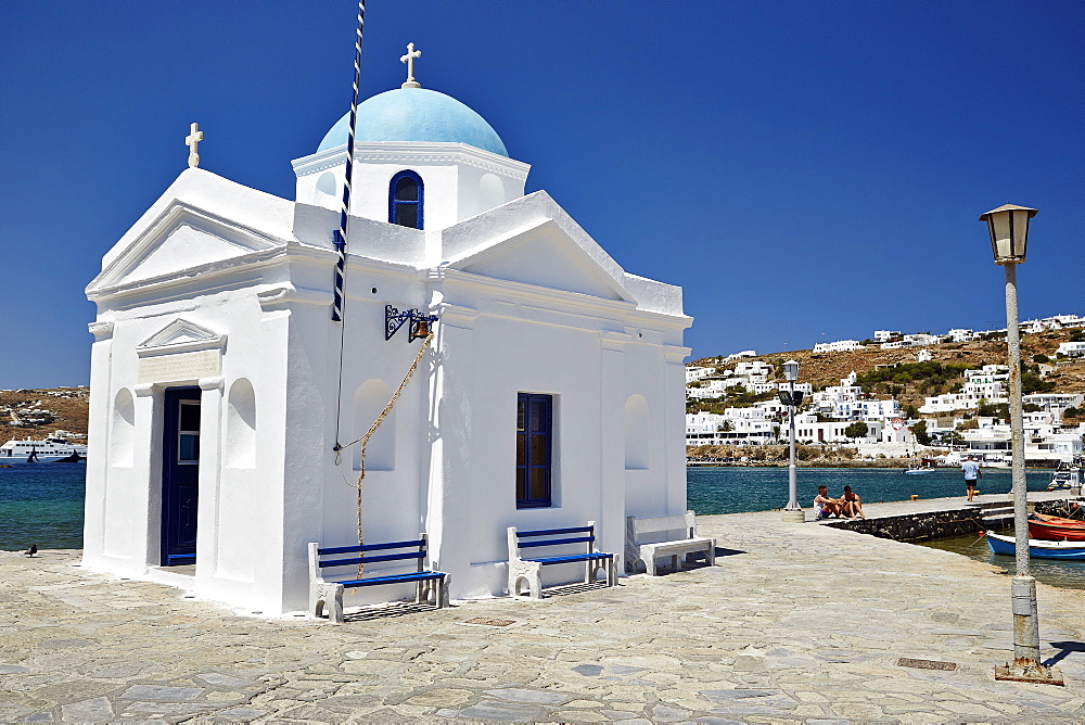 Small chappel on the sea front of Mykonos Town (Chora), Mykonos, Cyclades, Greek Islands, Greece, Europe