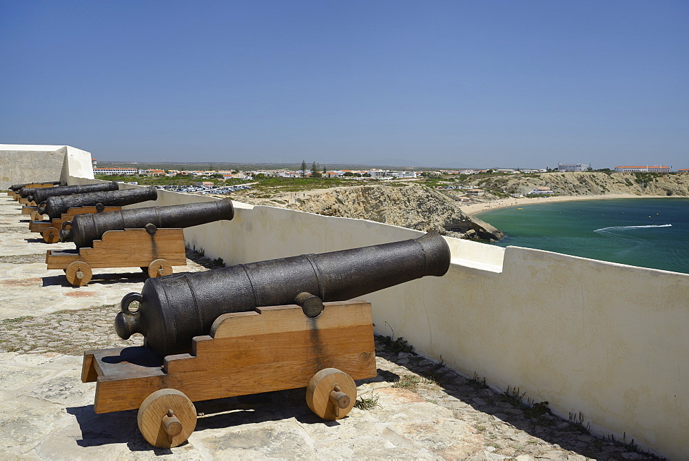 Row of cannons at Sagres fort (Fortaleza de Sagres), Ponta de Sagres, Algarve, Portugal, Europe