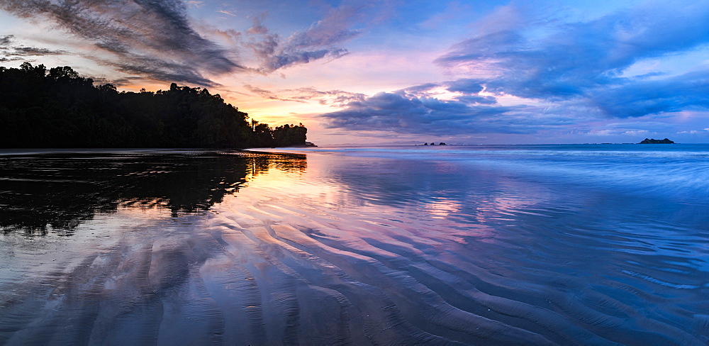 Sunrise at Playa Arco Beach, Uvita, Marino Ballena National Park, Puntarenas Province, Pacific Coast of Costa Rica, Central America