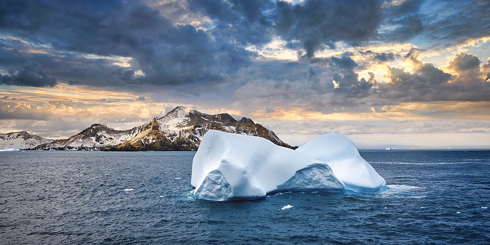 Cooper Bay, Floating Icebergs, South Georgia, South Georgia and the Sandwich Islands, Antarctica, Polar Regions