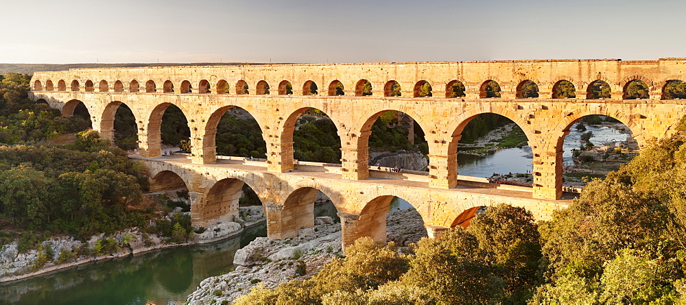 Pont du Gard, Roman aqueduct, UNESCO World Heritage Site, River Gard, Languedoc-Roussillon, southern France, France, Europe