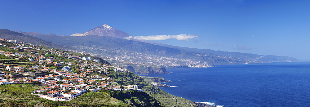 View over Orotava Valley to the north coast and Puerto de la Cruz and Pico del Teide, Tenerife, Canary Islands, Spain, Europe