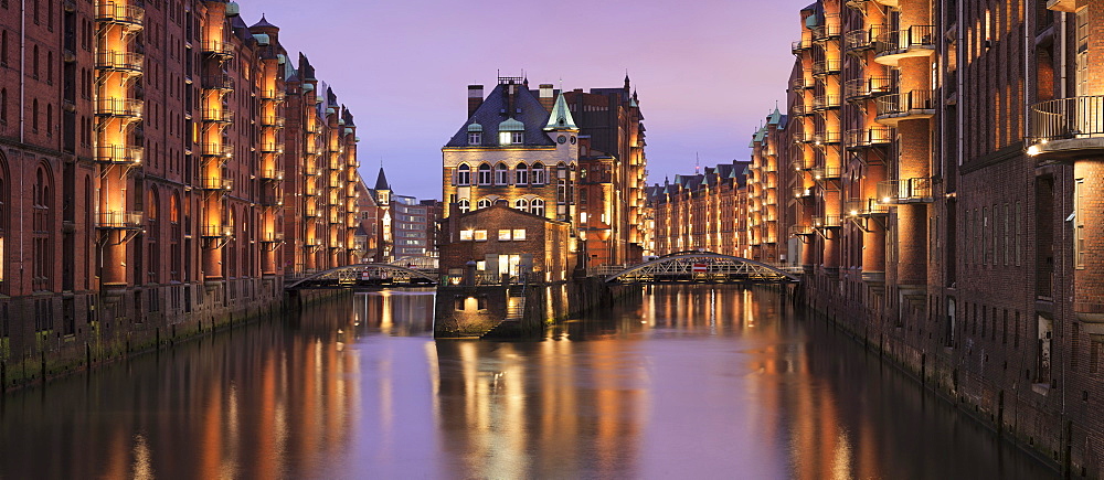 Water castle (Wasserschloss), Speicherstadt, Hamburg, Hanseatic Citiy, Germany, Europe