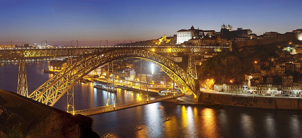 Ponte Dom Luis I Bridge over Douro River to Ribeira District, UNESCO World Heritage Site, Porto (Oporto), Portugal, Europe