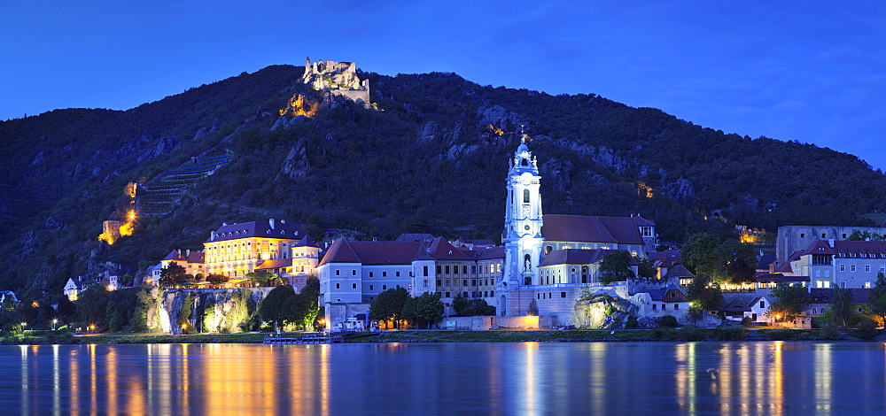 View over Danube River to Collegiate church and castle ruins, Durnstein, Wachau, Lower Austria, Austria, Europe