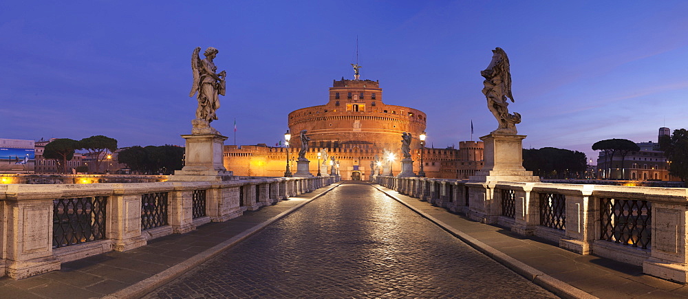 Mausoleum of Hadrian, Castel Sant'Angelo, Ponte Sant'Angelo Bridge, UNESCO World Heritage Site, Rome, Lazio, Italy, Europe