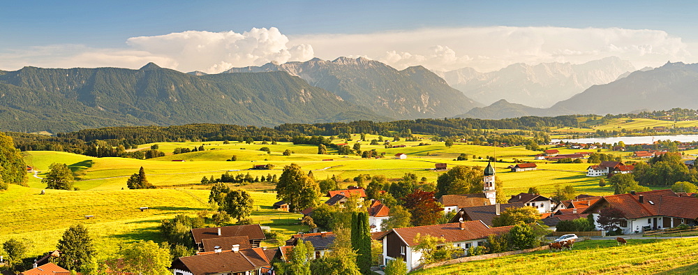 View from Aidlinger Hoehe over Aidling to Wettersteingebirge and Zugspitze mountain, Upper Bavaria, Bavarian Alps, Bavaria, Germany, Europe