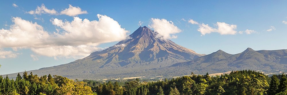 Mount Taranaki, 2518m, Egmont National Park, Taranaki, North Island, New Zealand, Pacific