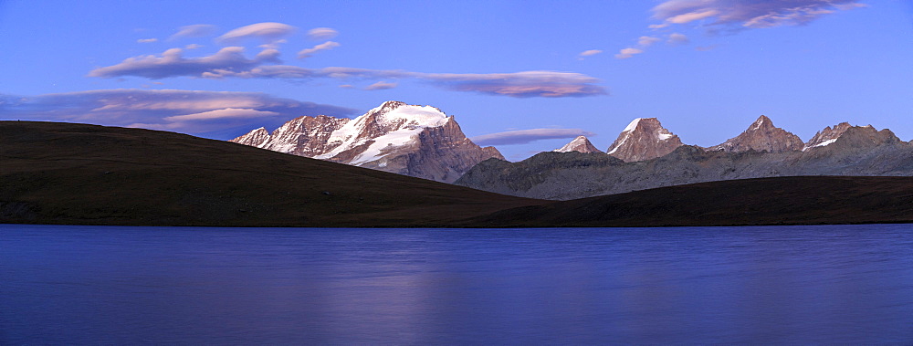 Panorama of the Gran Paradiso range at sunset from Lake Rossett, Colle del Nivolet, Alpi Graie (Graian Alps), Italy, Europe 