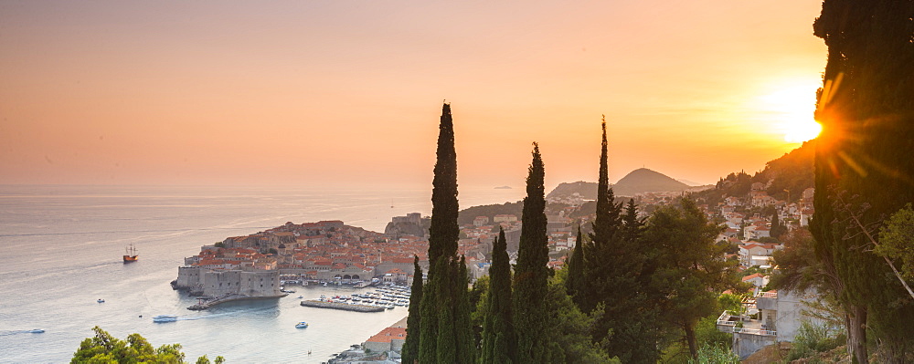 Sunset over the old town, UNESCO World Heritage Site, Dubrovnik, Croatia, Europe