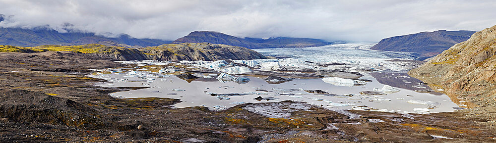 Hoffellsjokull Glacier descending from the southern slopes of Vatnajokull icecap, Vatnajokull National Park, near Hofn, Iceland, Polar Regions