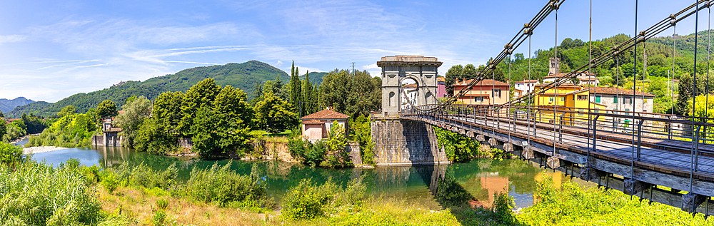 Chain Bridge, Ponte delle Catene, River Lima, Fornoli, Tuscany, Italy, Europe