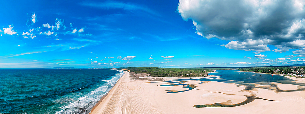 The Lagoa de Albufeira, a picturesque lagoon opening out on a beautiful beach, the Praia da Lagoa de Albufeira, Costa da Caparica coastline, Portugal, Europe