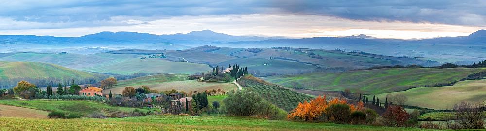 Panoramic view of San Quirico d'Orcia, Val d'Orcia, UNESCO World Heritage Site, Tuscany, Italy, Europe