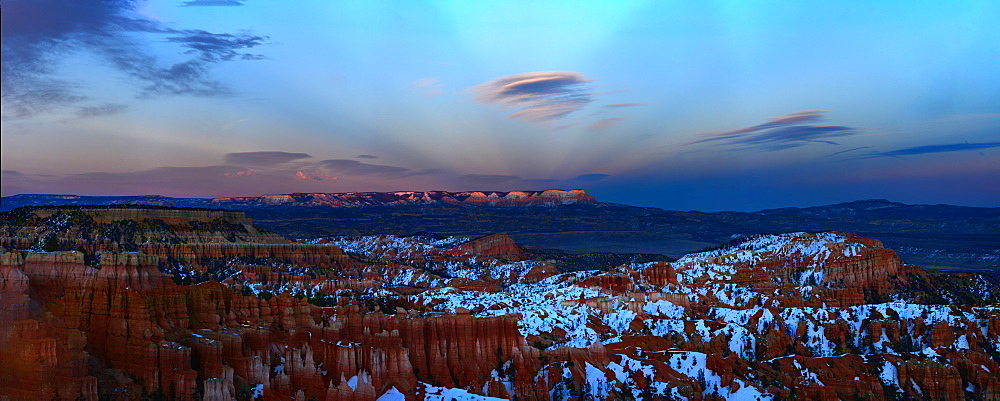 Bryce Canyon from Sunset Point, Bryce Canyon National Park, Utah, United States of America, North America