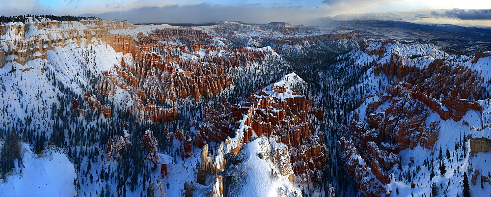 Bryce Canyon from Bryce Point, Bryce Canyon National Park, Utah, United States of America, North America