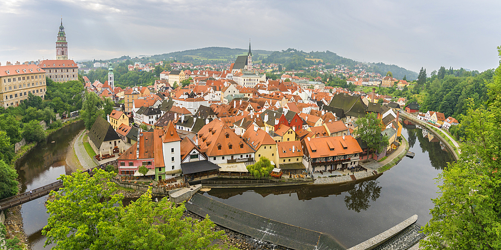 Historic town of Cesky Krumlov and Cesky Krumlov Caste Tower, UNESCO World Heritage Site, Cesky Krumlov, South Bohemian Region, Czech Republic (Czechia), Europe