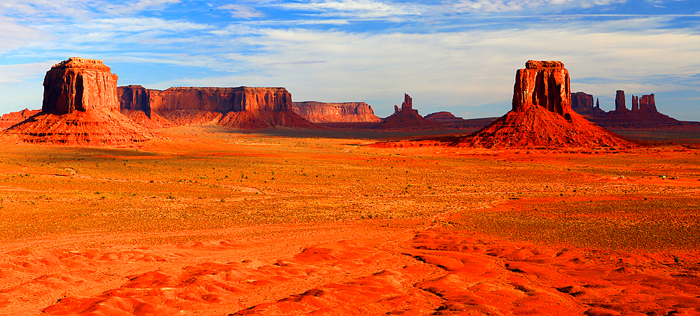 Monument Valley, Navajo Indian Territory/ Utah, USA