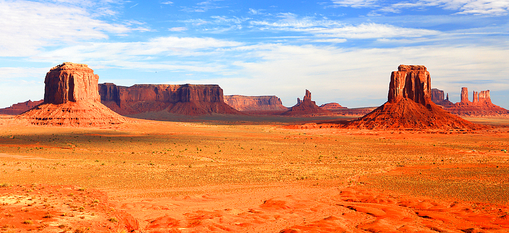 Monument Valley, Navajo Indian Territory/ Utah, USA
