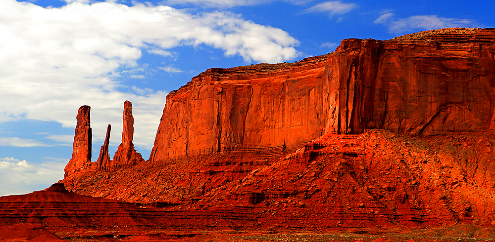 Monument Valley, Navajo Indian Territory/ Utah, USA