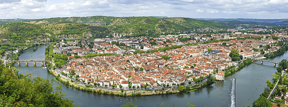 City of Cahors viewed from the viewpoint at Mont Saint Cyr, Lot department, region of Midi-Pyrenees, Occitanie, southwest of France, Europe