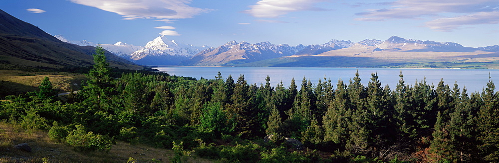 Lenticular cloud over Mount Cook (Aoraki), Mackenzie Country, South Canterbury, South Island, New Zealand, Pacific