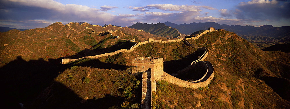 Elevated panoramic view of the Jinshanling section, Great Wall of China, UNESCO World Heritage Site, near Beijing, China, Asia