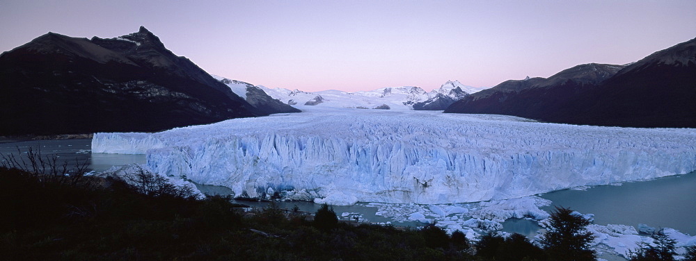 Perito Moreno glacier and Andes mountains, Parque Nacional Los Glaciares, UNESCO World Heritage Site, El Calafate, Argentina, South America