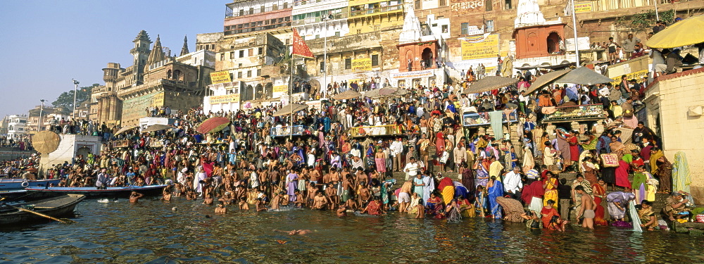 Hindus bathing in the early morning in the holy river Ganges (Ganga) along Dasswamedh Ghat, Varanasi (Benares), Uttar Pradesh state, India, Asia